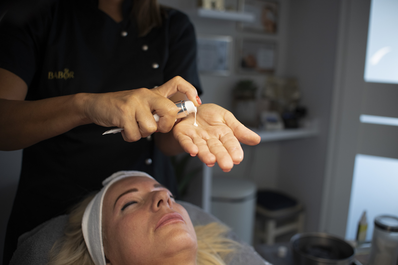 Mihály Kinga - Babor gyémánt szalon